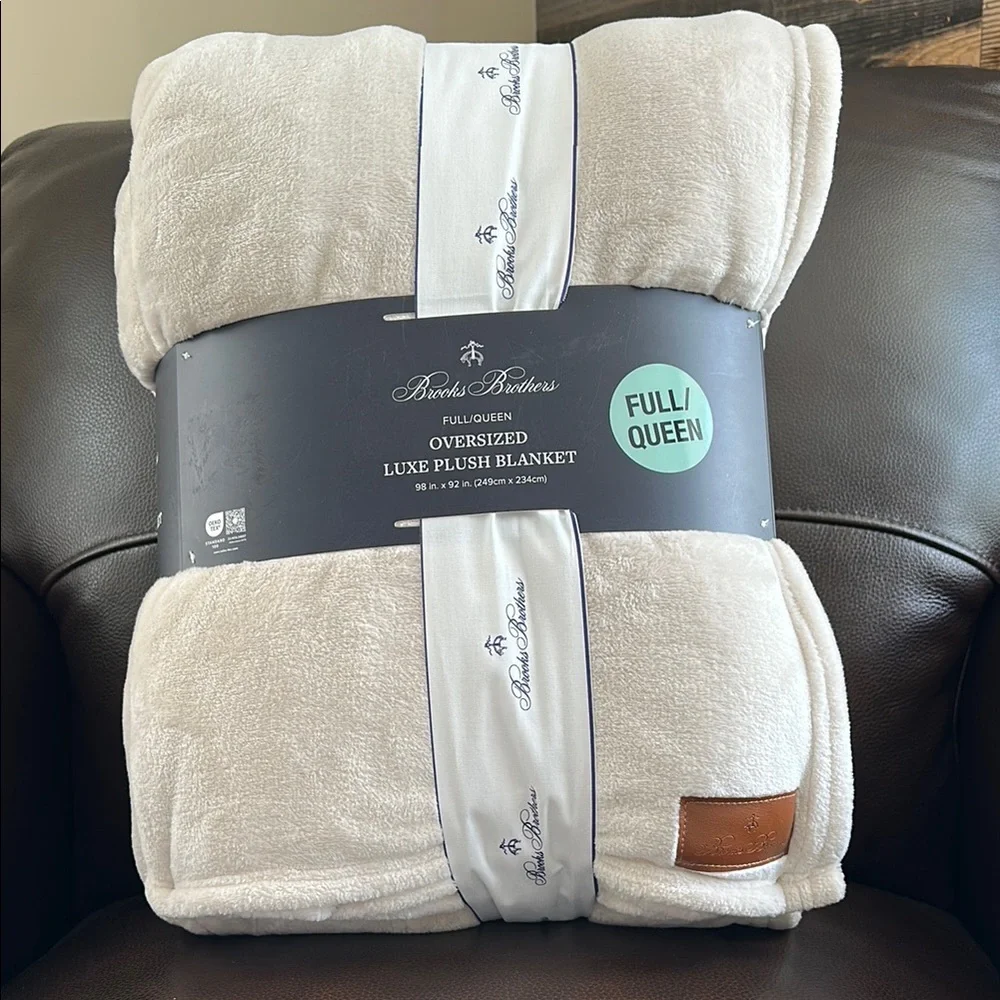 Brooks Brothers Oversized Plush Blanket in Cream - Picture 3 of 7